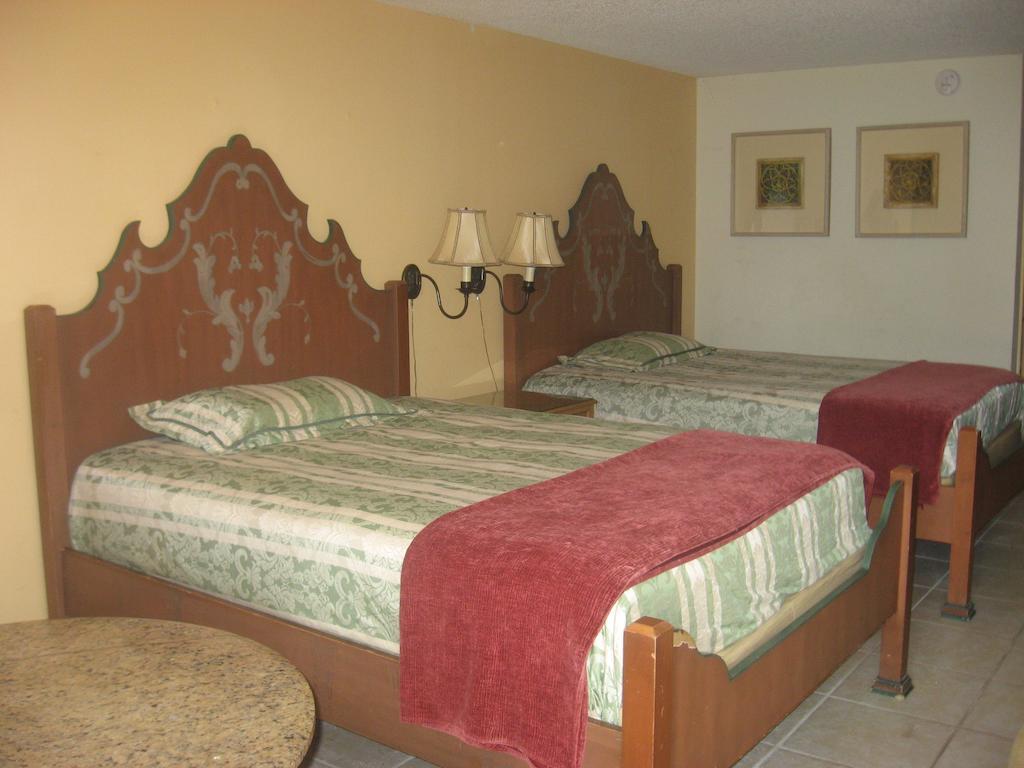 Lake Cecile And Suites Hotel